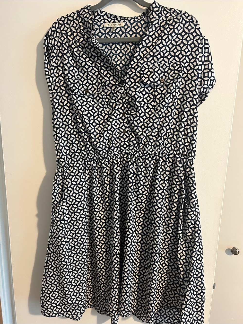 Women’s Black & White Geometric Short Sleeve Dress